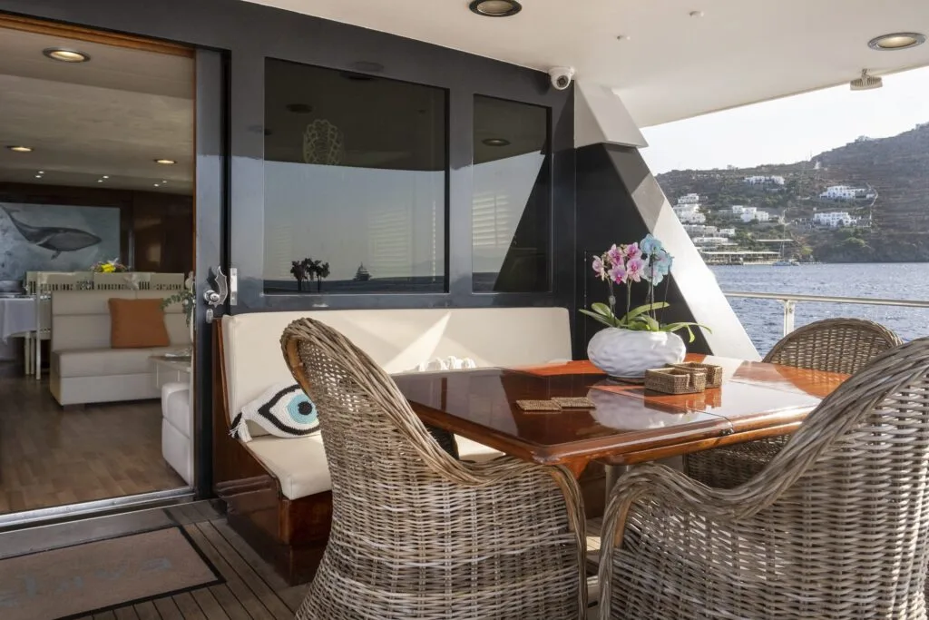 Akhir 27 yacht in Paros, aft deck dining area.