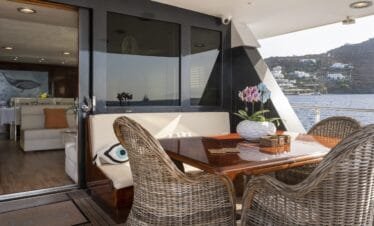 Akhir 27 yacht in Paros, aft deck dining area.