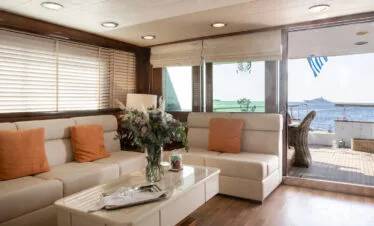 Akhir 27 yacht interior, main salon lounge seating.