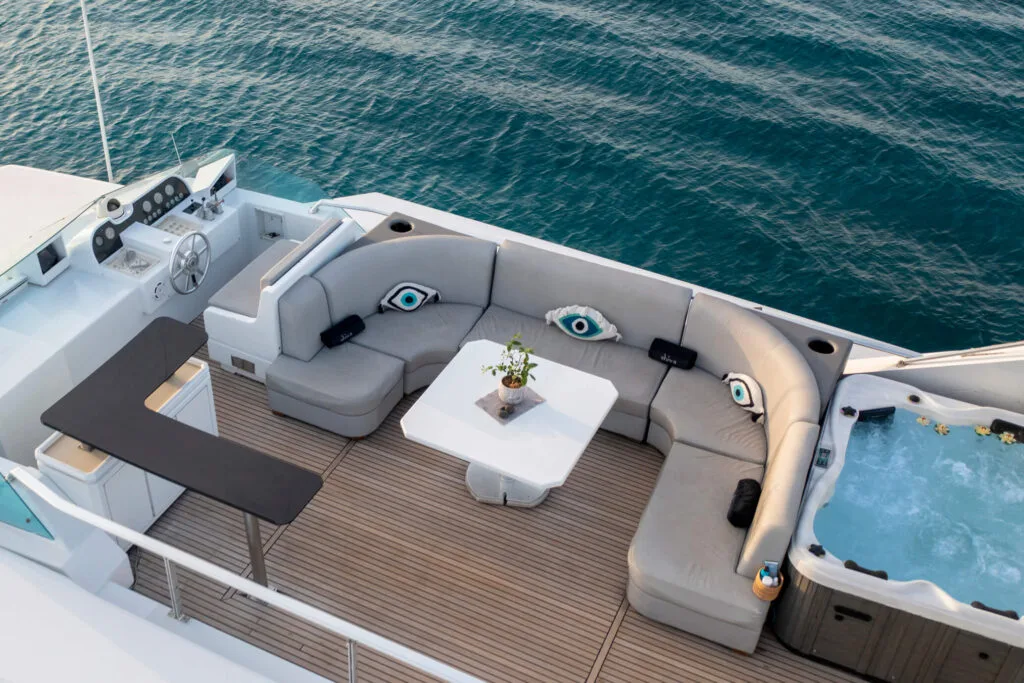 Akhir 27 yacht in Paros, deck jacuzzi and lounge.