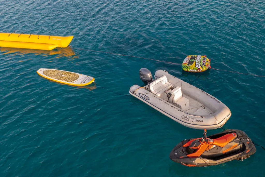 Private yacht cruise in Paros, Akhir 27 specs and water toys overview.