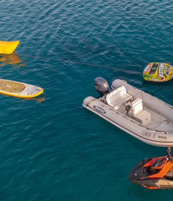 Private yacht cruise in Paros, Akhir 27 specs and water toys overview.