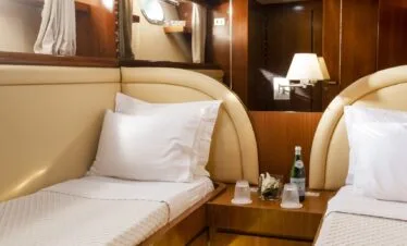 Akhir 27 yacht interior, twin guest cabin.