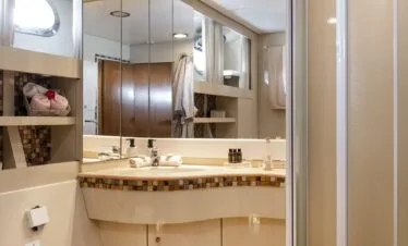 Akhir 27 yacht interior, VIP bathroom.