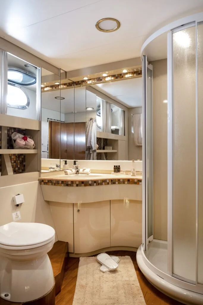 Akhir 27 yacht interior, VIP bathroom.