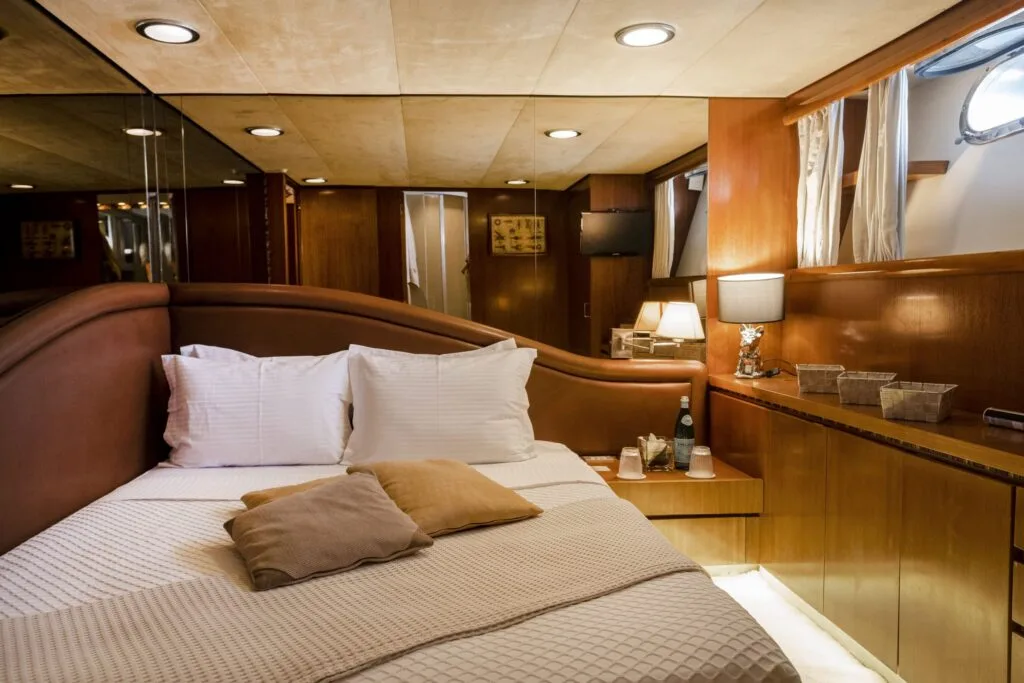 Akhir 27 yacht interior, VIP cabin.