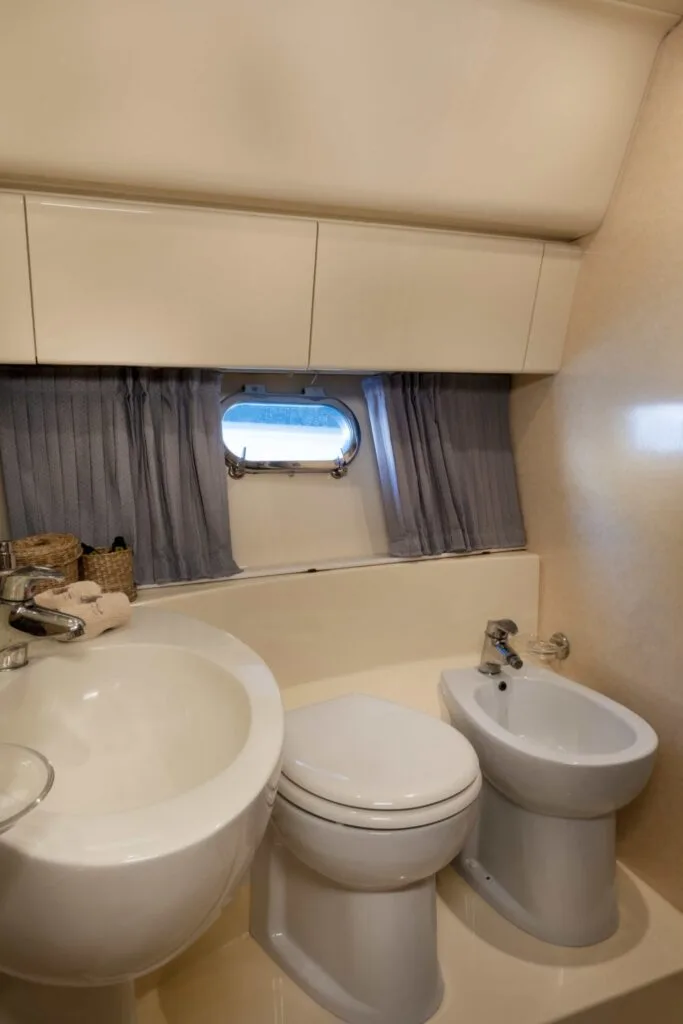 Bathroom on a Ferretti 46 yacht, private yacht cruise in Paros.
