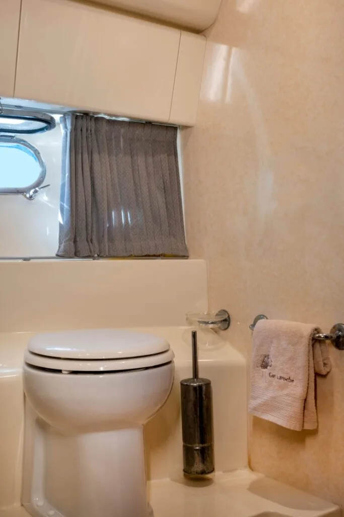 Second bathroom on a Ferretti 46 yacht, private yacht cruise in Paros.